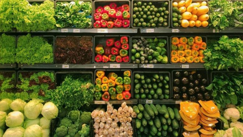 Autoriteti i Konkurrencës gjobit gjashtë grumbullues fruta-perimesh, abuzuan me çmimet